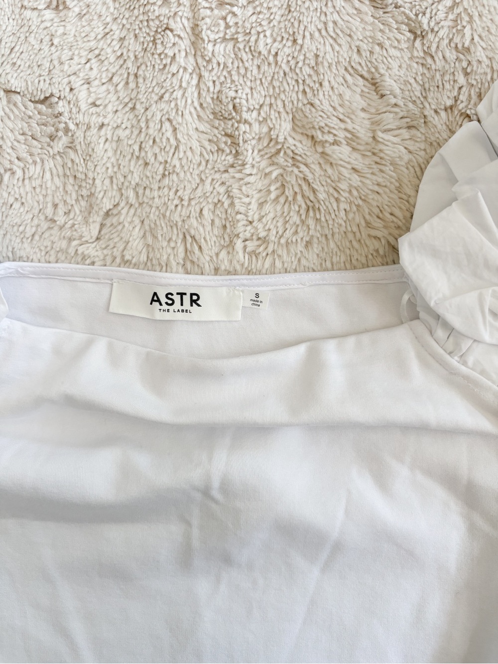 ASTR The Label Hoda Top Small White Puff Sleeve Square Neck NWT - Picture 3 of 7